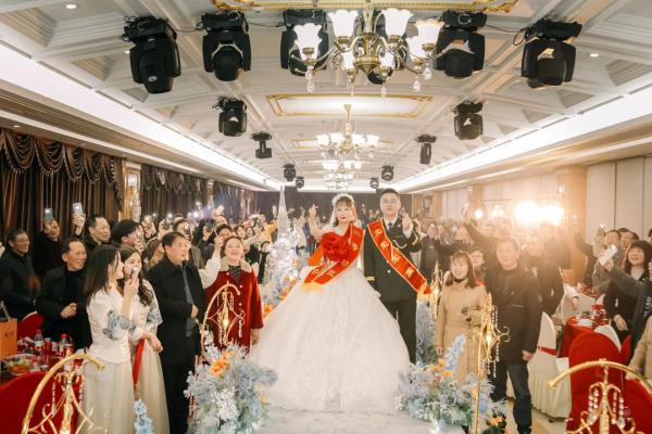 祝福！立功喜报送到军人夫妻婚礼现场