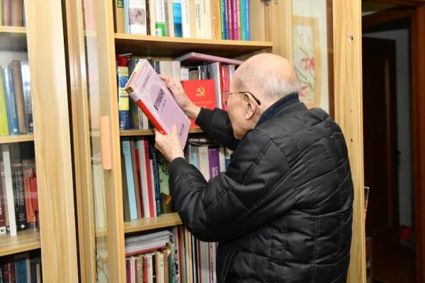 95岁仍开直播授课,在清华教书时间最长的先生走了 95岁仍开直播授课,在清华教书时间最长的先生走了