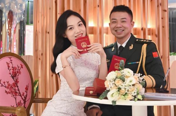 这12对军人结婚照都太好看啦！