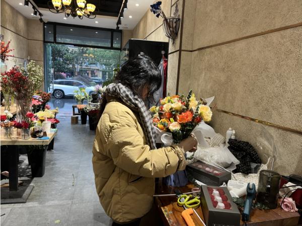 一天涨价3次，价格暴涨3倍，订单却爆满！老板忙到通宵：来晚就没