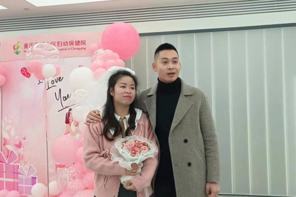 重庆“蝴蝶结”女骑士今天领证了，新郎是山火中的战友