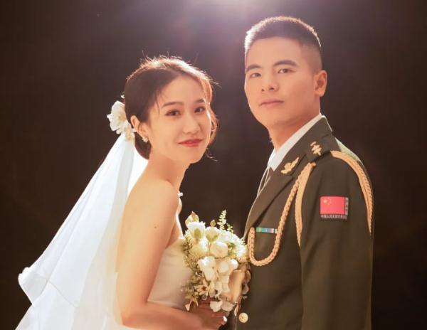 这12对军人结婚照都太好看啦！