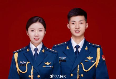 比翼齐飞!轰6K机长与空军女飞行员结婚了 比翼齐飞!轰6K机长与空军女飞行员结婚了