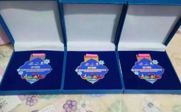 戳泪!用3枚奖牌告慰亡父,河北15岁女孩的故事让人心疼! 戳泪!用3枚奖牌告慰亡父,河北15岁女孩的故事让人心疼!