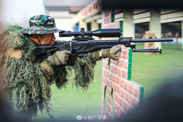 百步穿杨!近距离看武警狙击手训练 百步穿杨!近距离看武警狙击手训练