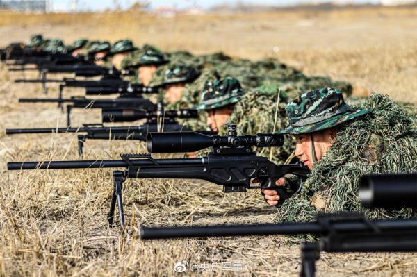 百步穿杨!近距离看武警狙击手训练 百步穿杨!近距离看武警狙击手训练