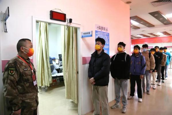 热血青年接受祖国挑选