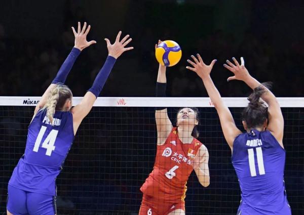 中国女排主教练蔡斌：我们还能继续往前冲