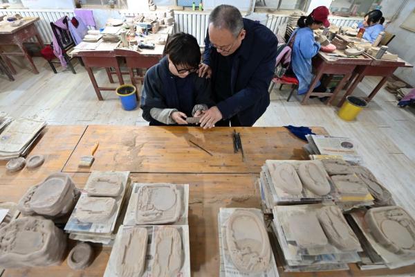 千年澄泥砚焕发新活力 千年澄泥砚焕发新活力