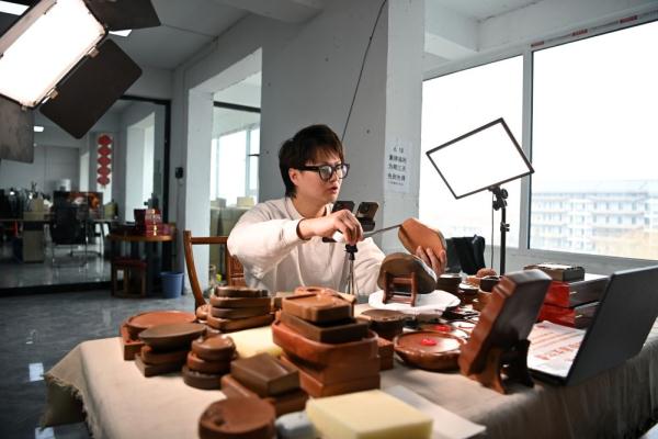 千年澄泥砚焕发新活力 千年澄泥砚焕发新活力