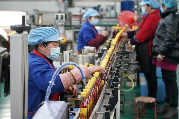 中国西部县域经济发展助力“家门口”就业