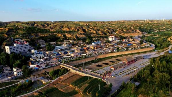 陕西府谷县木瓜镇：阔步振兴路 乡村展新颜