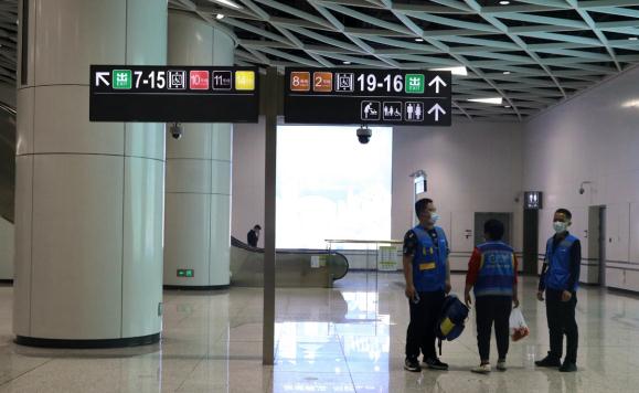 深圳夫妻带孤独症儿子跑闪送 跑出一个“活地图” 深圳夫妻带孤独症儿子跑闪送 跑出一个“活地图”