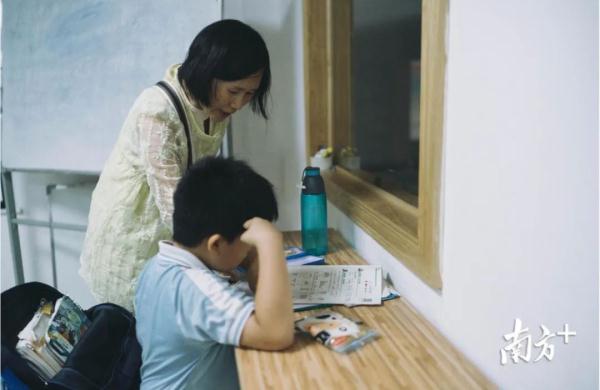 作业超过晚上9点无条件停做？网友吵翻，你怎么看？