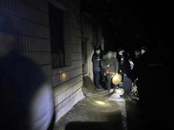警犬“豪斯”又立功！看这自豪的小表情