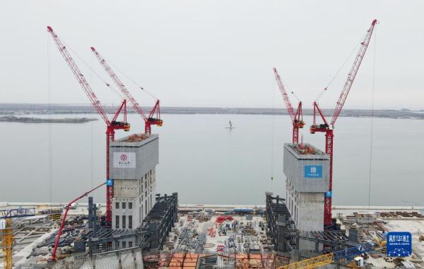 上海：超高层造楼机助力智能绿色施工