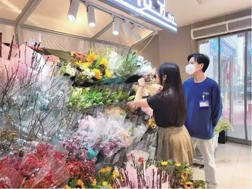 今年春天小众花材成消费者家居“软装” 今年春天小众花材成消费者家居“软装”