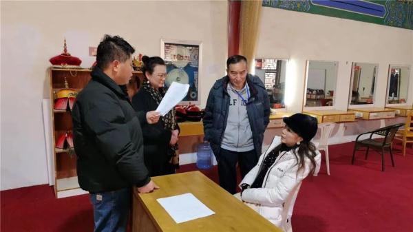 上海《甄嬛传》阿姨们又"杀"去横店了，这次挑战的大热剧是…