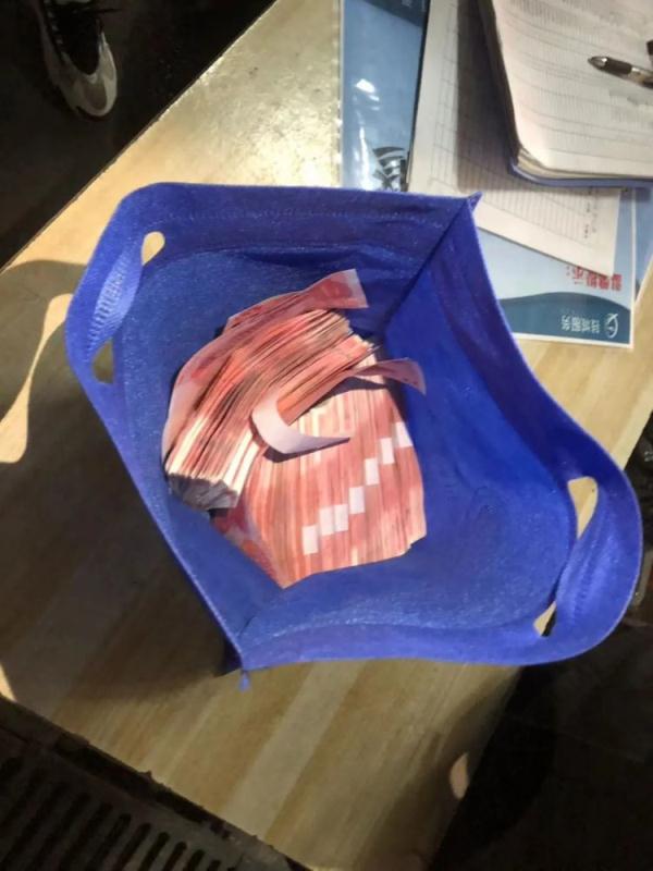 男子情人节去女友老家提亲，结果11万彩礼钱落在杭州东站……