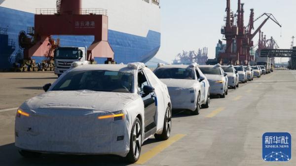 江苏连云港:车辆出口忙 江苏连云港:车辆出口忙