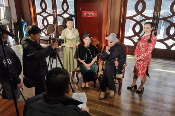 上海《甄嬛传》阿姨们又"杀"去横店了，这次挑战的大热剧是…