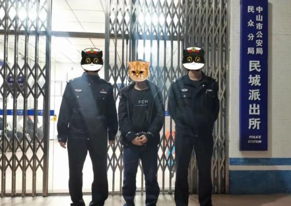 监控曝光！民众一男子盗窃车内财物被拍下作案瞬间