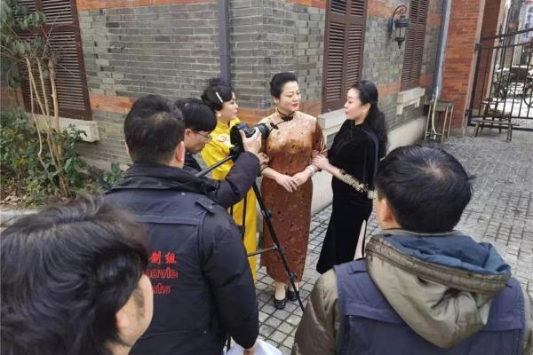 上海《甄嬛传》阿姨们又"杀"去横店了，这次挑战的大热剧是…