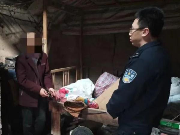 真实抓捕现场!重庆江津民警飞扑制服犯罪嫌疑人 真实抓捕现场!重庆江津民警飞扑制服犯罪嫌疑人