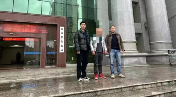 新型电诈手法预警！让你出示收款码，却在几秒钟内刷空你的银行卡！