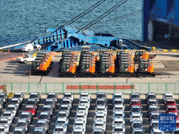 江苏连云港:车辆出口忙 江苏连云港:车辆出口忙