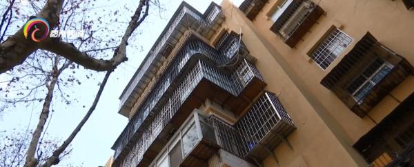 菜刀从何来？发现异常缺口？“天降菜刀”事件进展：警方深入调查……