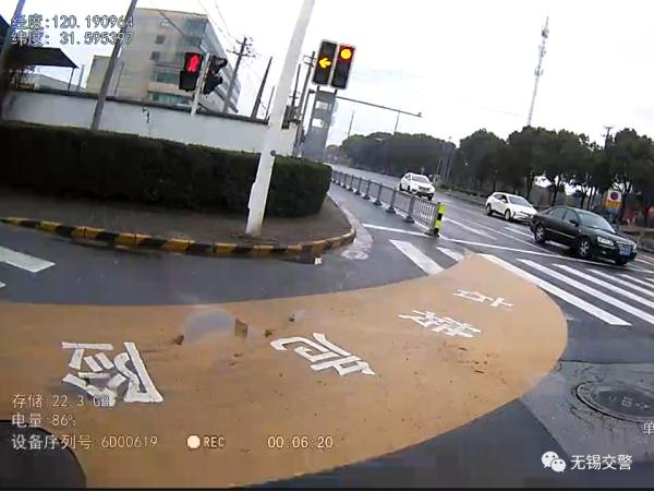 惊魂一刻！交警提醒阿姨“内轮差”，1分钟后…… | 覆车之戒