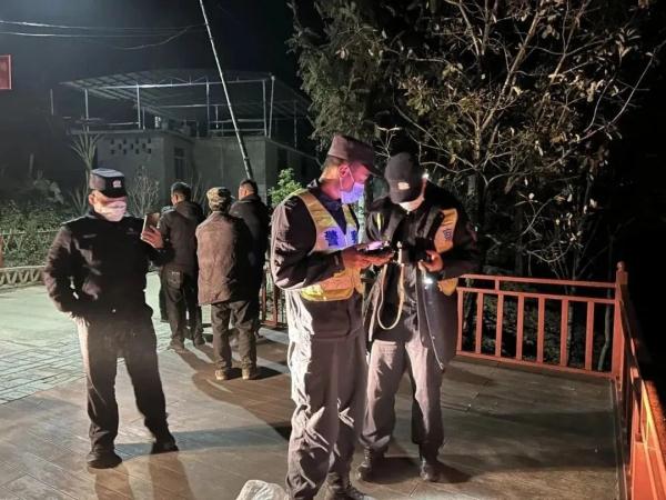 9岁孩子离家出走,热成像无人机、警犬、巡逻车全出动! 9岁孩子离家出走,热成像无人机、警犬、巡逻车全出动!