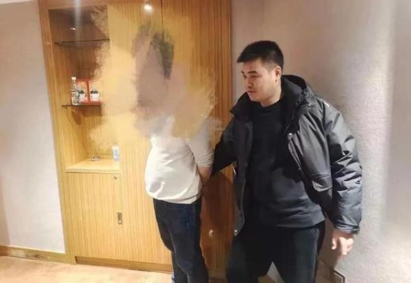 新型电诈手法预警！让你出示收款码，却在几秒钟内刷空你的银行卡！