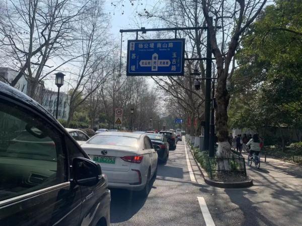 “半个杭州的人都来了吧!”今天的杭州,再次刷屏朋友圈! “半个杭州的人都来了吧!”今天的杭州,再次刷屏朋友圈!