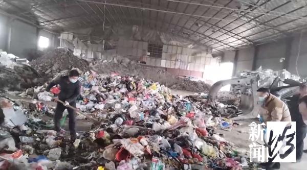 "我不相信银行"上海阿婆每天出门都带几十万现金…最担心的事发生了