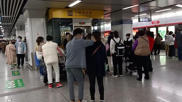 “半个杭州的人都来了吧!”今天的杭州,再次刷屏朋友圈! “半个杭州的人都来了吧!”今天的杭州,再次刷屏朋友圈!