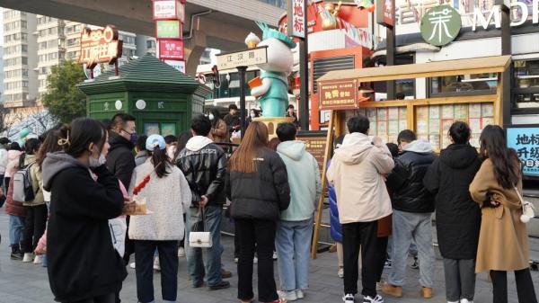 场景新、人气旺、体验足——走进商圈感受武汉开年消费“暖意”