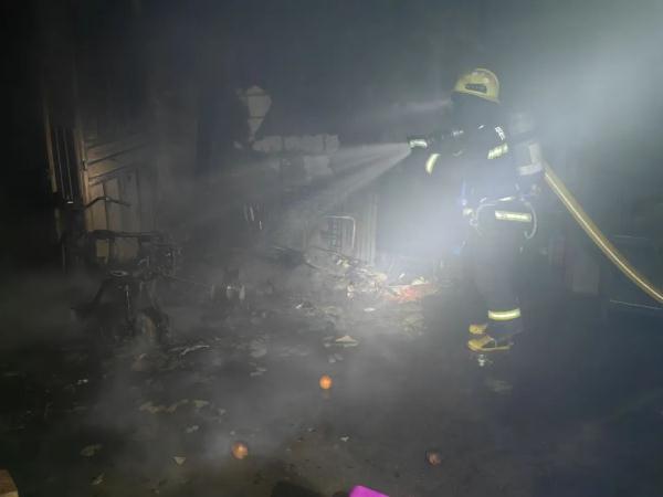 凌晨,福建一居民家中起火!又是因为它… 凌晨,福建一居民家中起火!又是因为它…