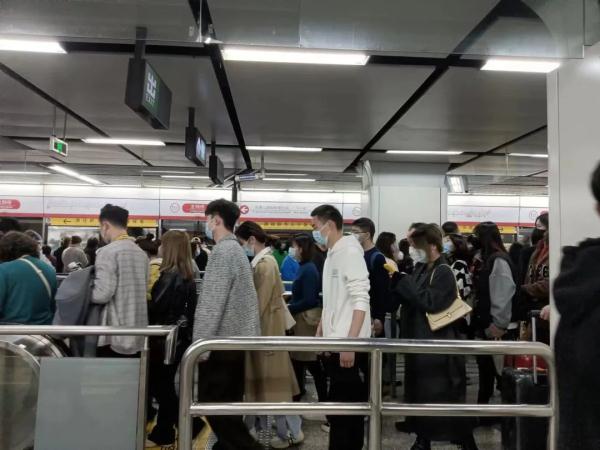 “半个杭州的人都来了吧!”今天的杭州,再次刷屏朋友圈! “半个杭州的人都来了吧!”今天的杭州,再次刷屏朋友圈!