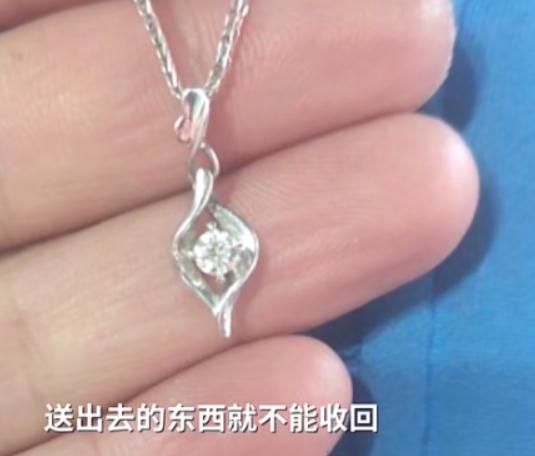 8岁女孩情人节被同学送2万元项链,有效吗?读懂赠与行为真实含义 8岁女孩情人节被同学送2万元项链,有效吗?读懂赠与行为真实含义