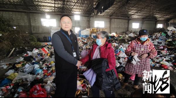 "我不相信银行"上海阿婆每天出门都带几十万现金…最担心的事发生了