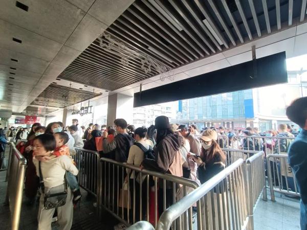 “半个杭州的人都来了吧!”今天的杭州,再次刷屏朋友圈! “半个杭州的人都来了吧!”今天的杭州,再次刷屏朋友圈!