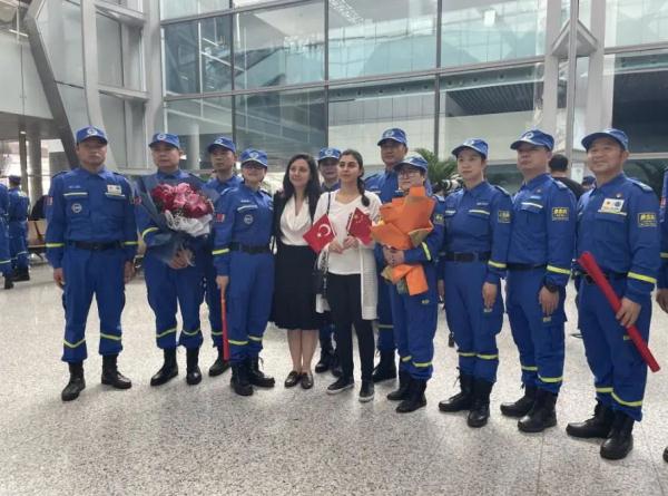 他们平安回国! 他们平安回国!