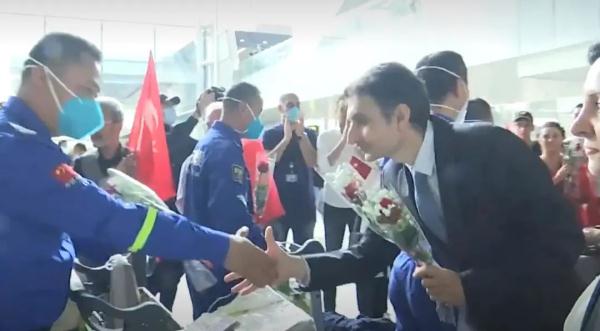 他们平安回国! 他们平安回国!