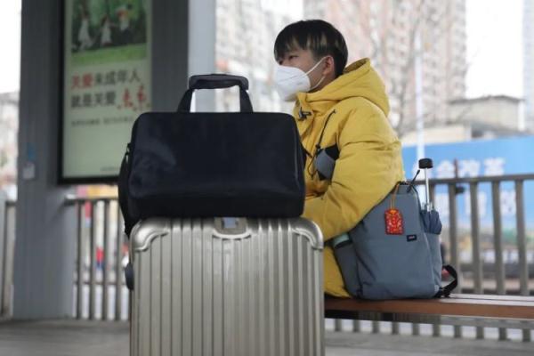 是不是浪费时间？坐公交从上海→北京的大学生又......