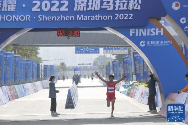 马拉松|中国选手何杰夺得深圳马拉松男子冠军 马拉松|中国选手何杰夺得深圳马拉松男子冠军