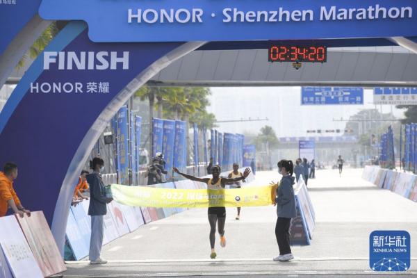 马拉松|中国选手何杰夺得深圳马拉松男子冠军 马拉松|中国选手何杰夺得深圳马拉松男子冠军