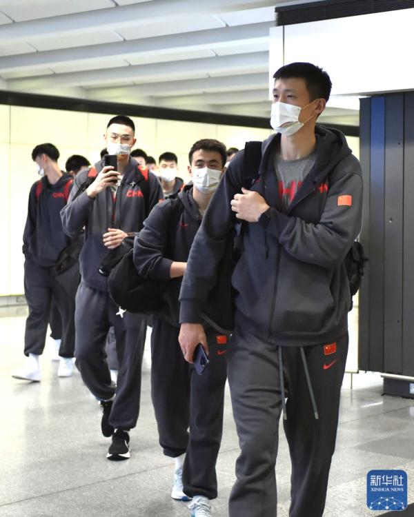 男篮世界杯亚大区预选赛：中国队抵达香港