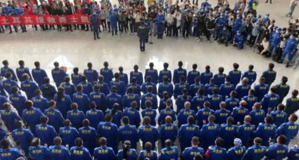 他们平安回国! 他们平安回国!